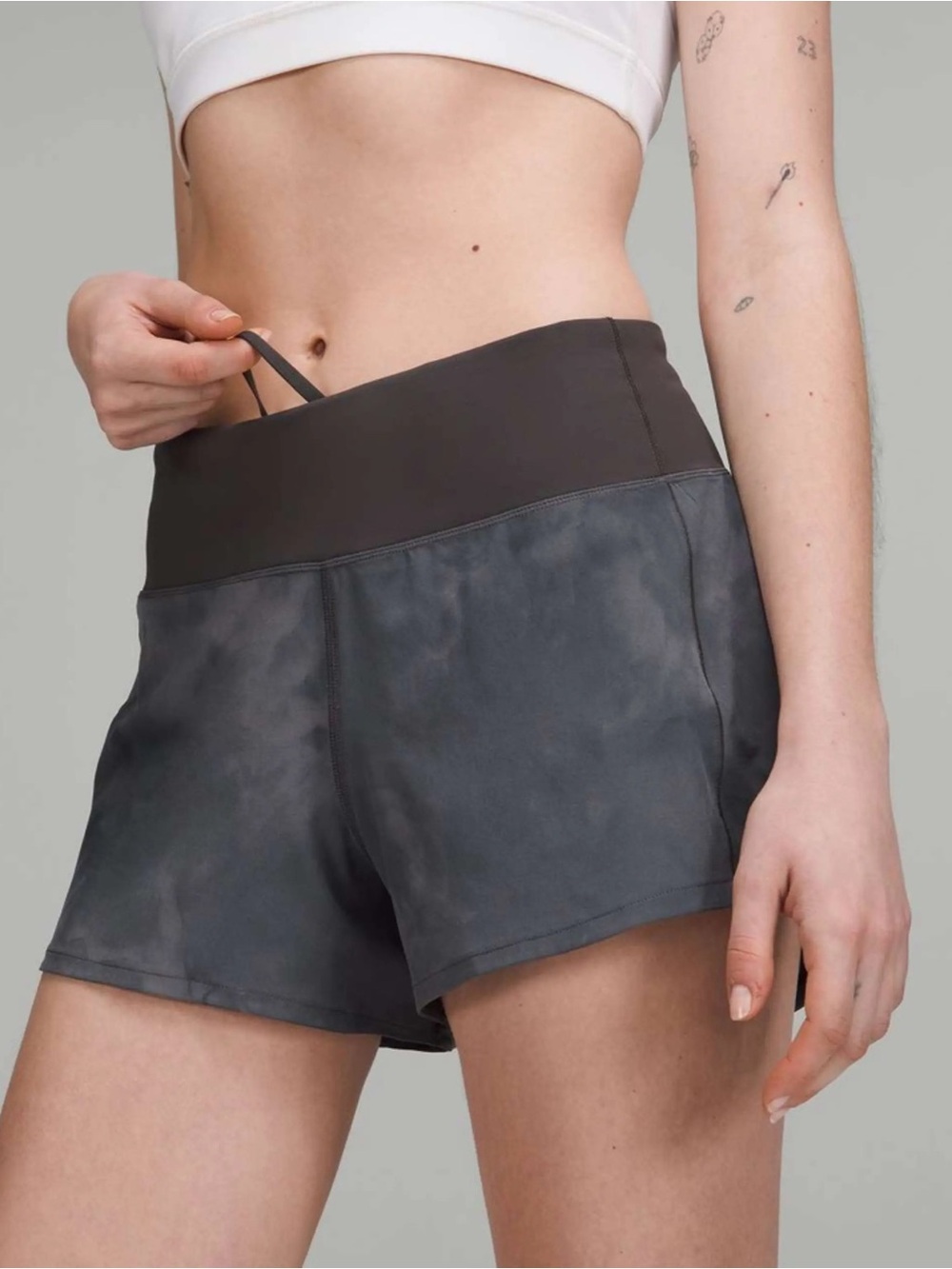 EUC Lululemon Speed Up Mid-Rise Lined Short 4" Diamond Dye Graphite Grey Size 4